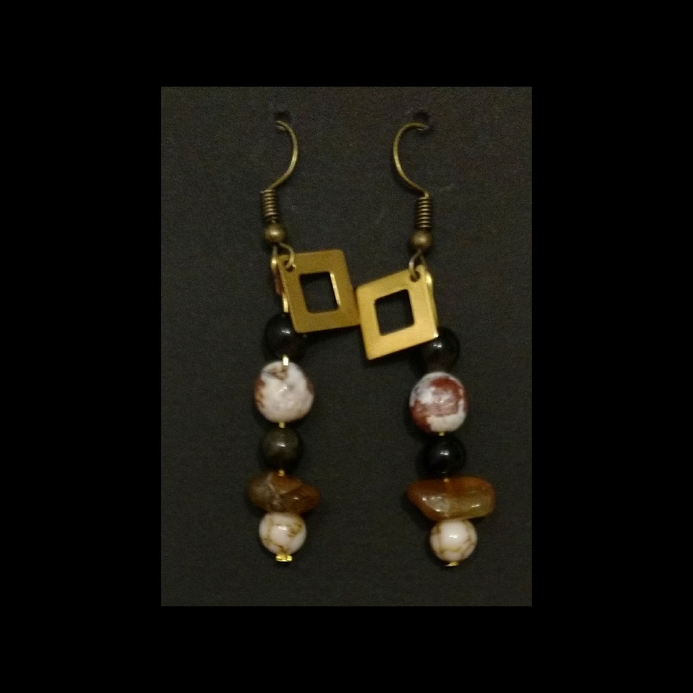 Pretty Earrings Gold Square Agate